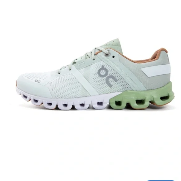 ON Running Women Cloudflow -
Aloe/White size 6 new - Picture 3 of 16